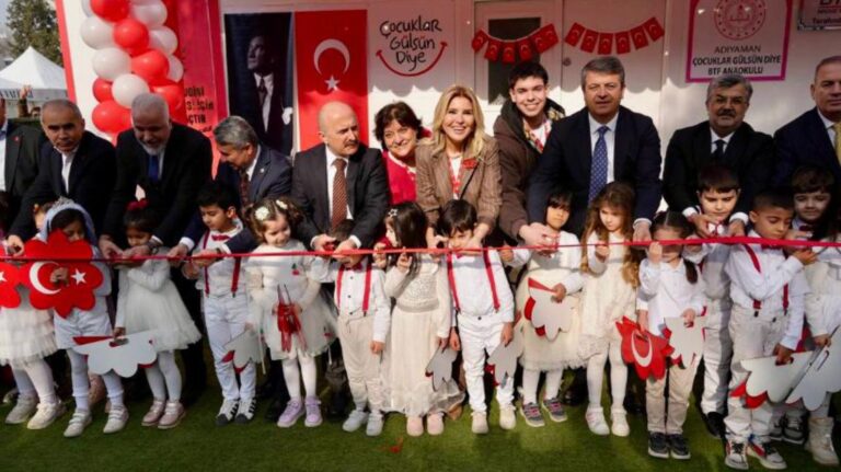 Gülben Ergen kurucusu olduğu Çocuklar Gülsün Diye Derneği ile Adıyaman’daki üçüncü, Türkiye genelindeki 60’ıncı anaokulunu hizmete açtı.